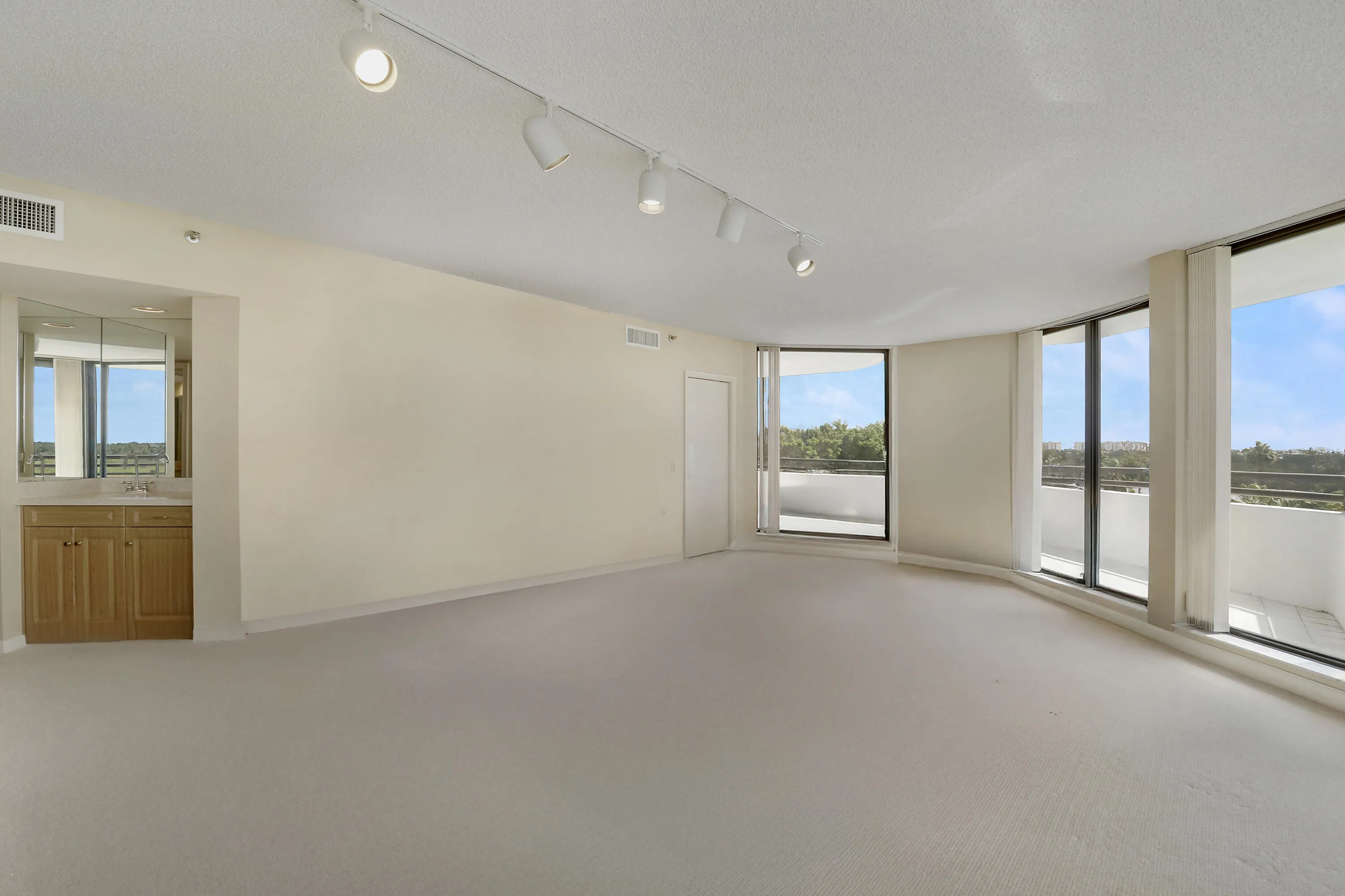 Great Room no furnishings