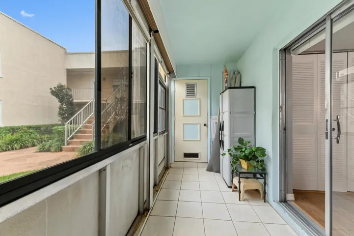 27 Sunroom 02