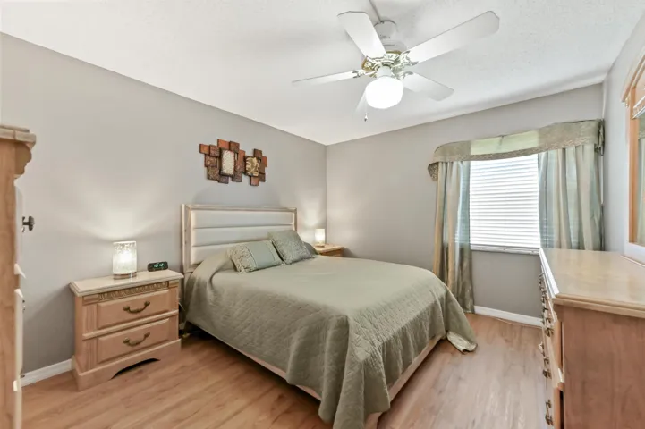 19 Bedroom 01