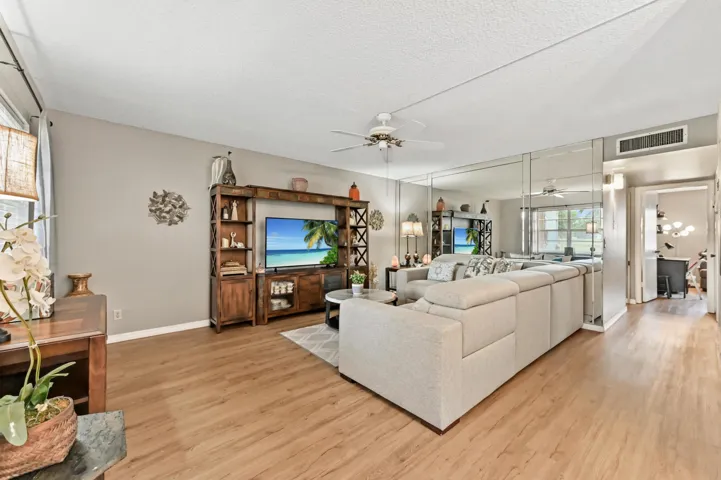 08 Living room 02