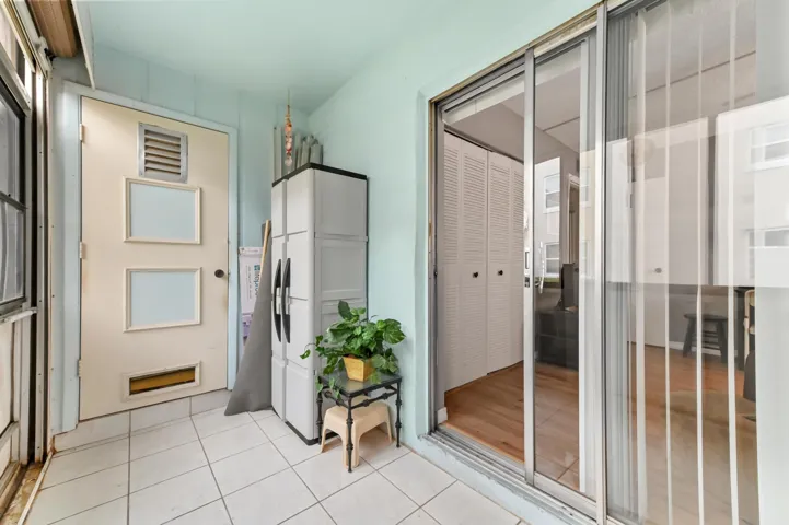 25 Sunroom 01
