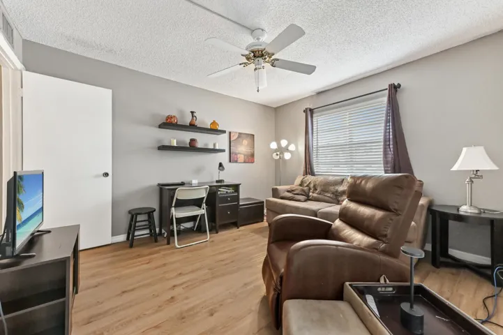 24 Bedroom 03