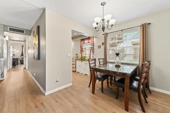 12 Dining room 01