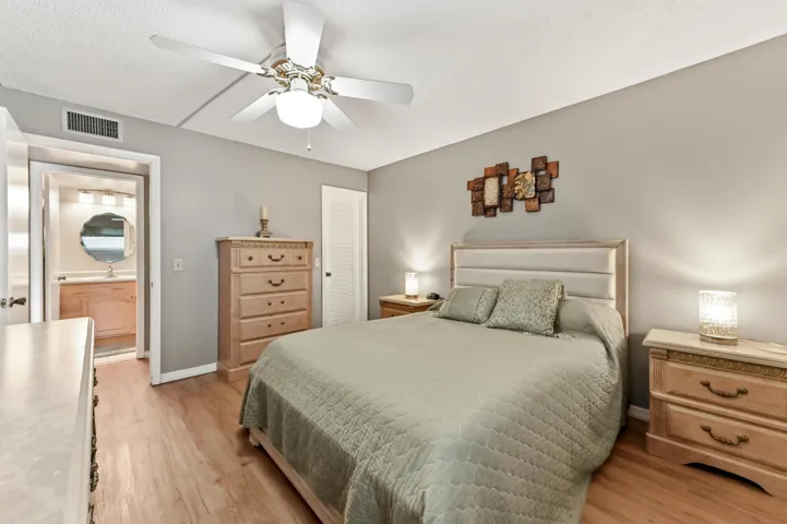20 Bedroom 02