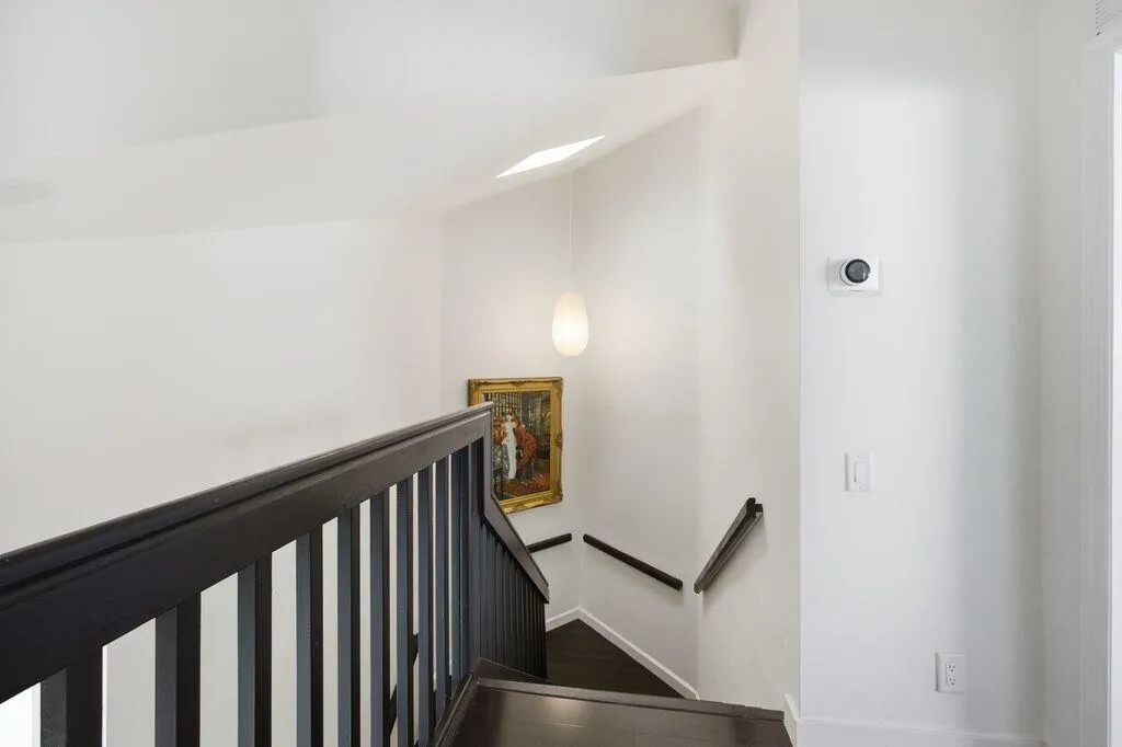 2nd flr stairway