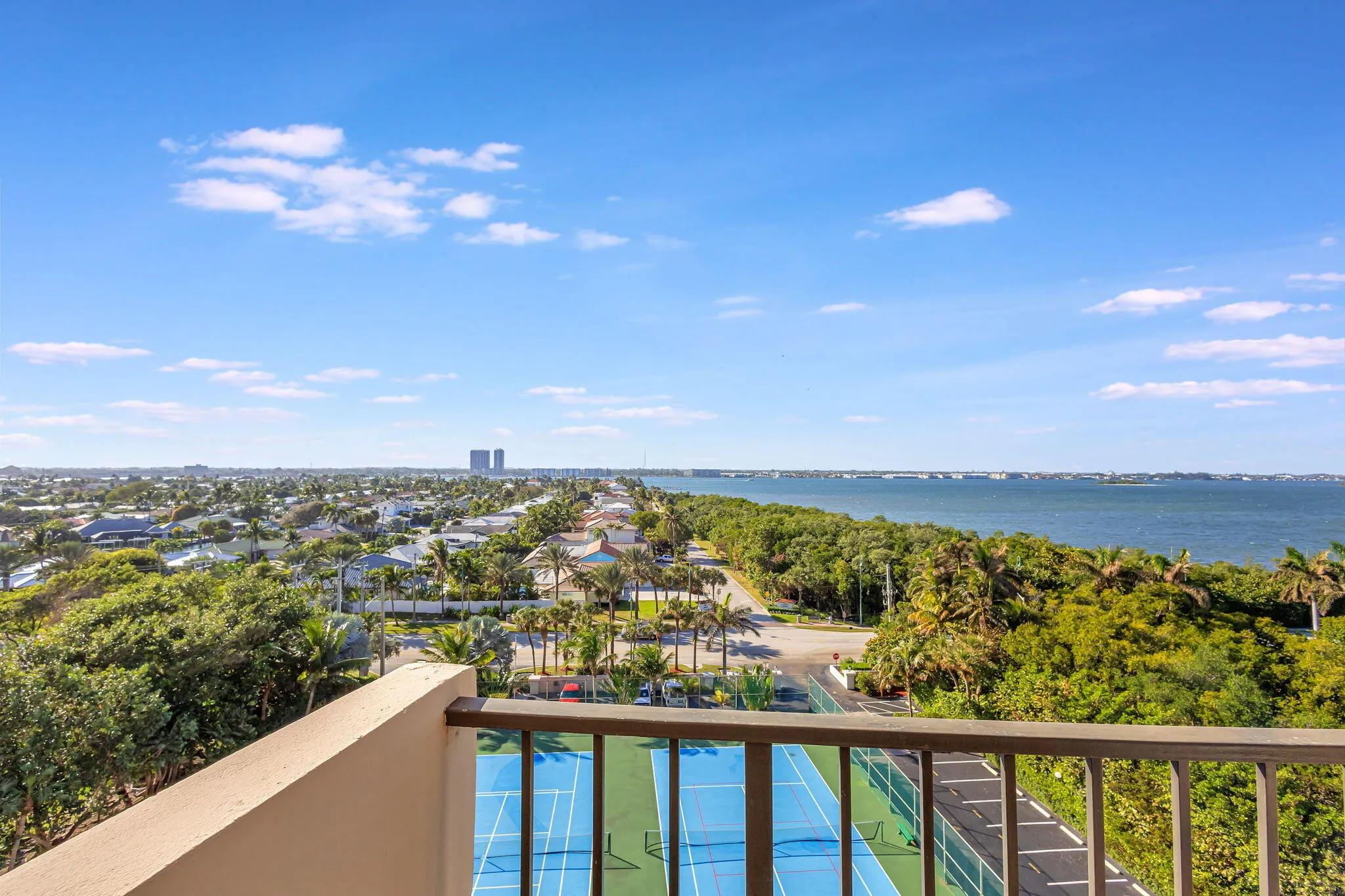 Grt views day or night from Kitchen Balcony of the N Palm, Palm Bch Gardens, Lake Park and Singer Island