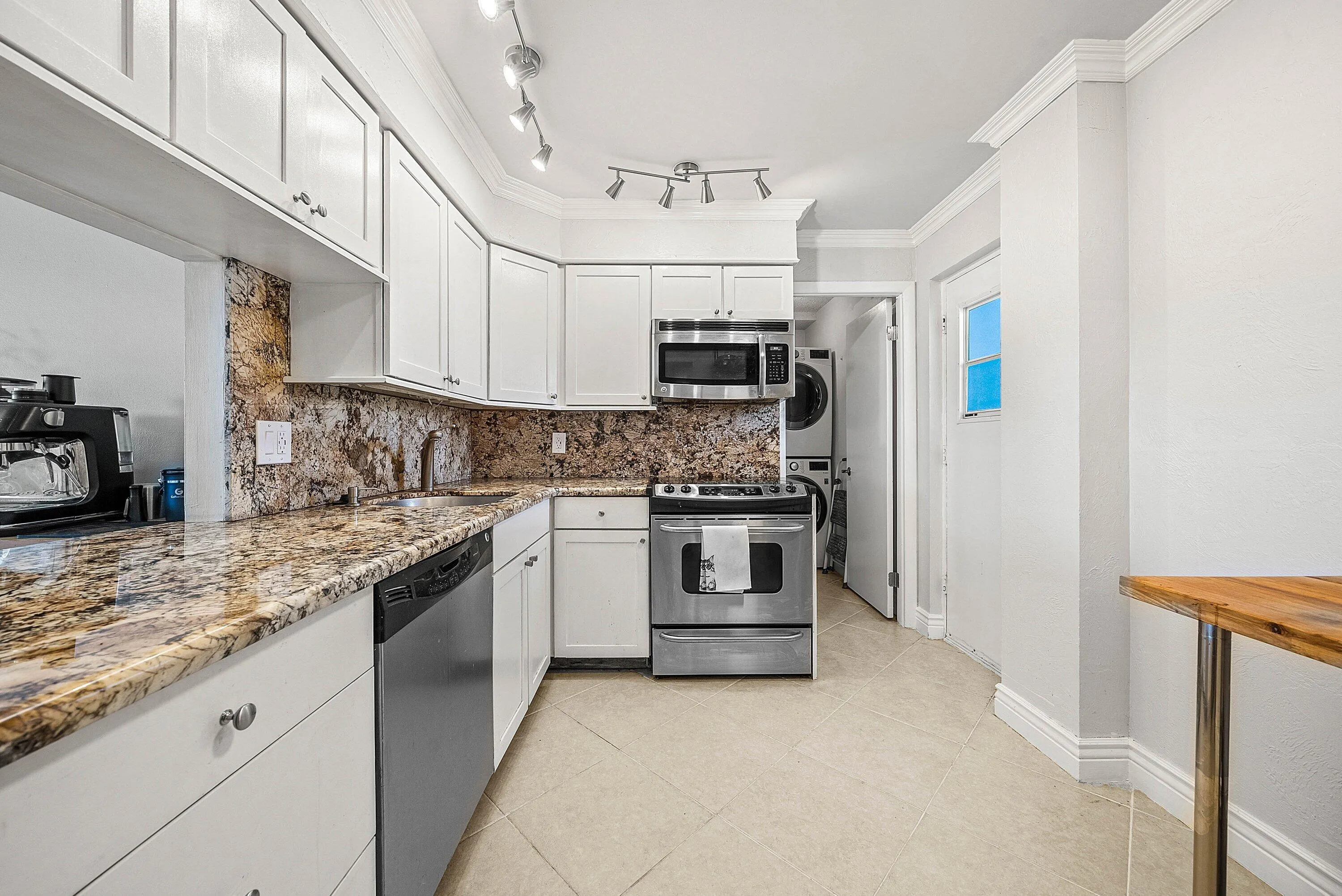 Kitchen 1