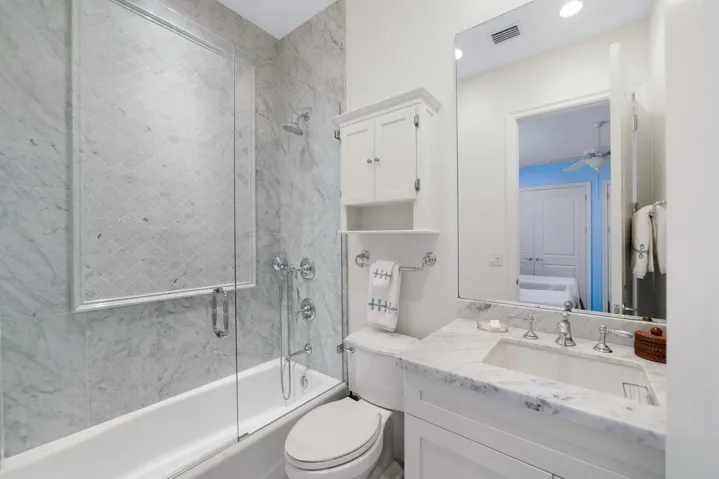 Guest Bedroom En SUite
