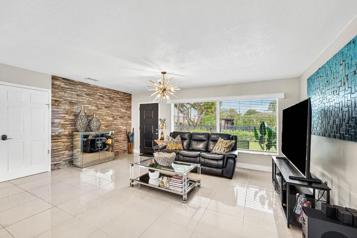 015-590Northwest126thStreet-NorthMiami-F