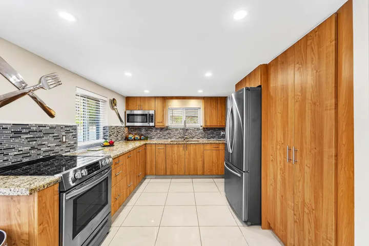 009-590Northwest126thStreet-NorthMiami-F