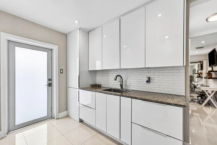 025-590Northwest126thStreet-NorthMiami-F