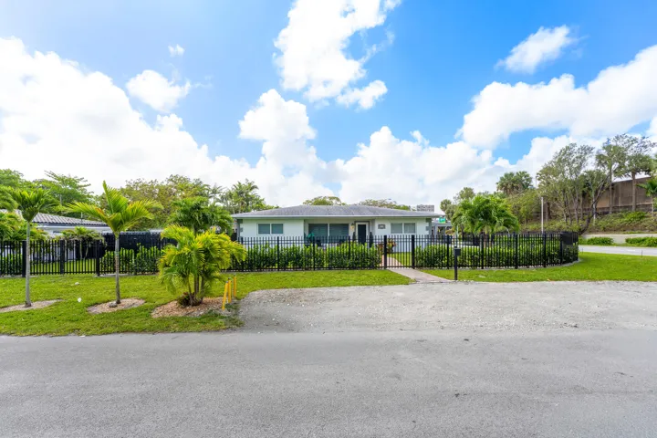037-590Northwest126thStreet-NorthMiami-F