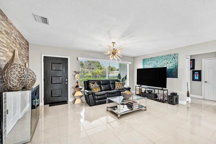 014-590Northwest126thStreet-NorthMiami-F