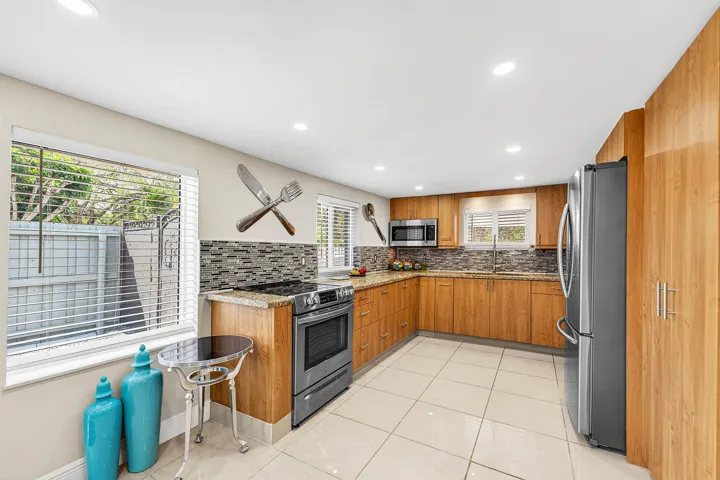 020-590Northwest126thStreet-NorthMiami-F