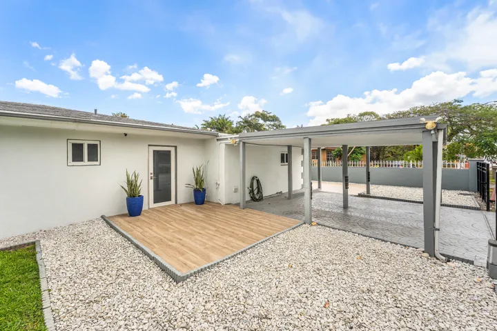 006-590Northwest126thStreet-NorthMiami-F