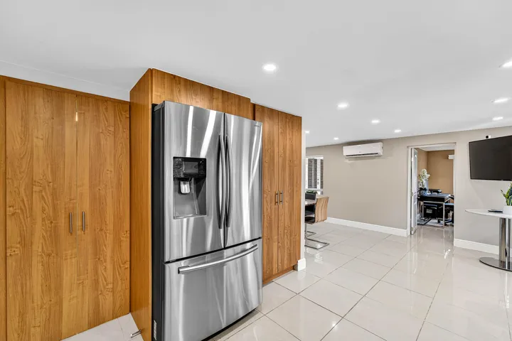 011-590Northwest126thStreet-NorthMiami-F