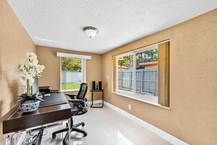 012-590Northwest126thStreet-NorthMiami-F