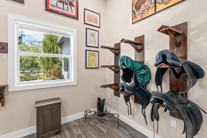 Tack room with Lounge