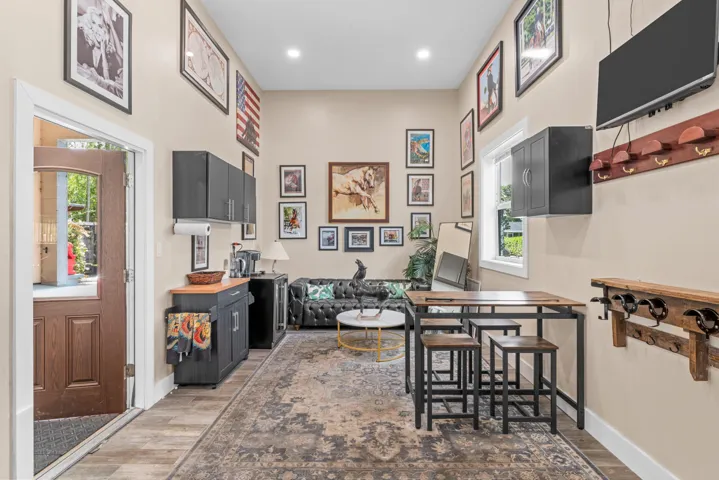 Tack room with Lounge