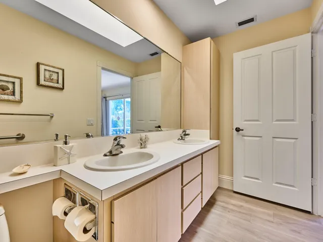 Master full bath to entry