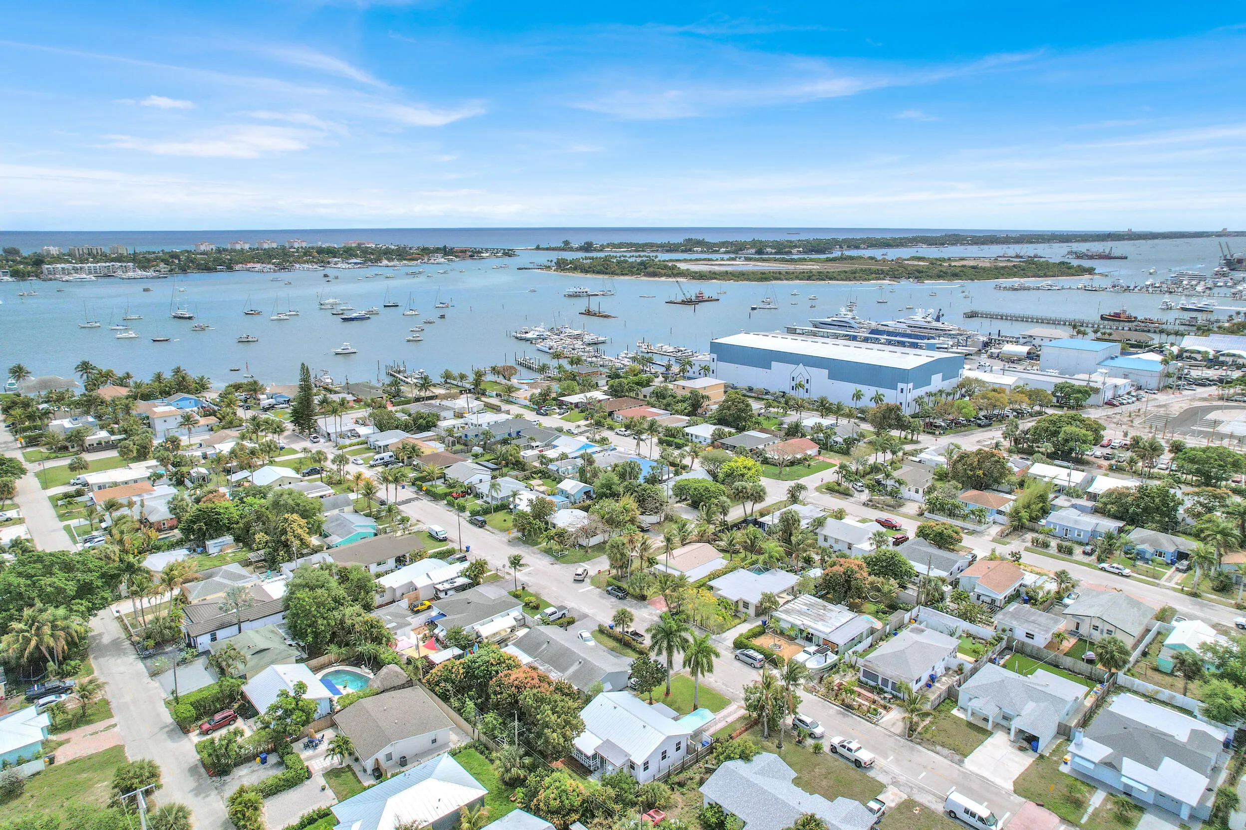 Within a very close distance to Peanut Island, Singer Island, and the ocean!