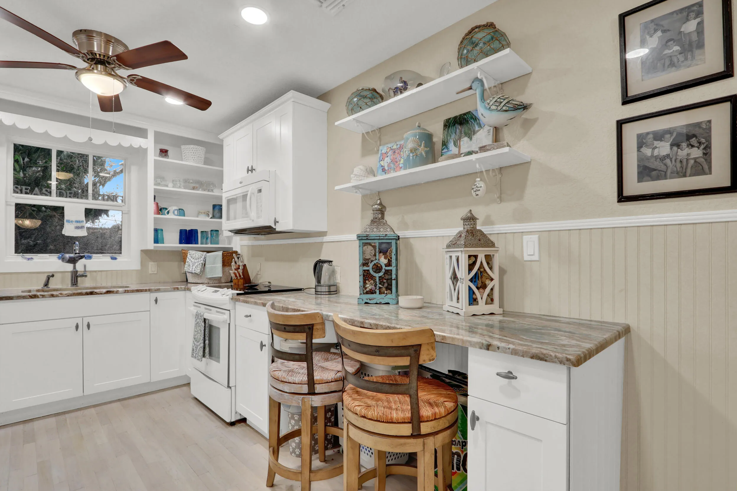 Eat-In Kitchen