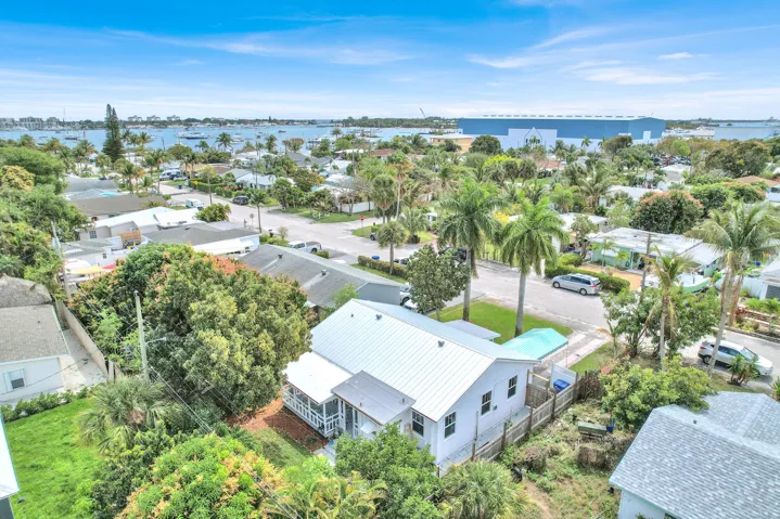 Within a very close distance to Peanut Island, Singer Island, and the ocean!