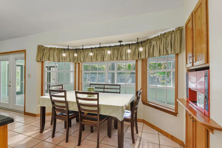 kitchen bay window