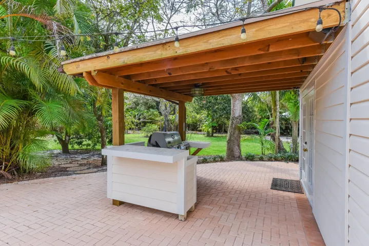 summer kitchen