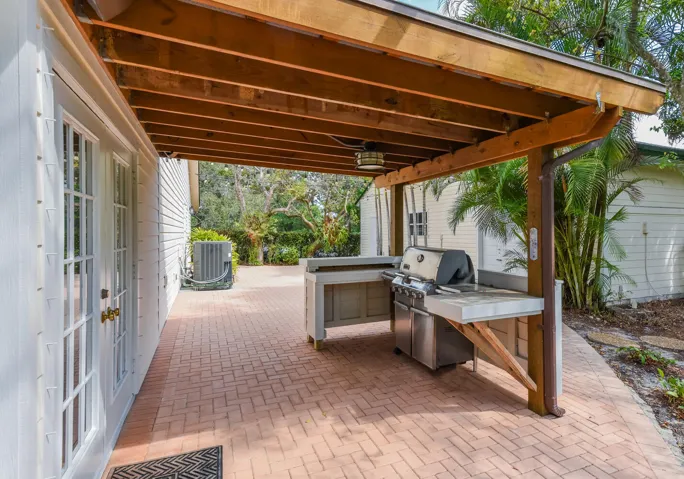summer kitchen