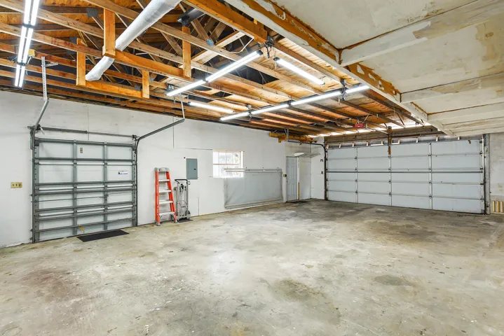 detached garage