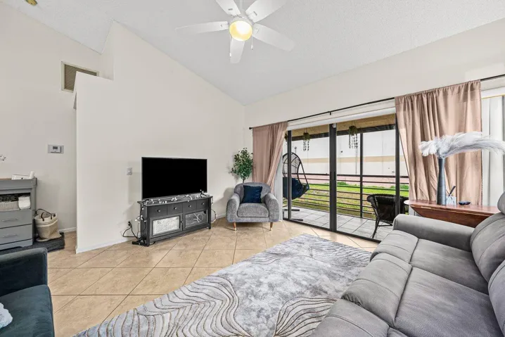 008-16VíaDeCasasSur-BoyntonBeach-FL-3342