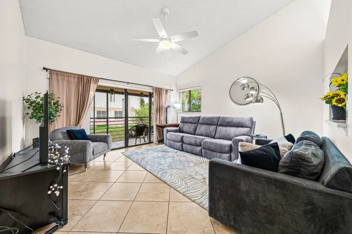 007-16VíaDeCasasSur-BoyntonBeach-FL-3342