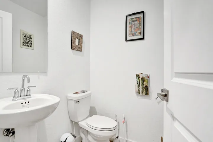 downstairs 1/2 bath