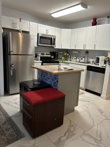 OPEN KITCHEN