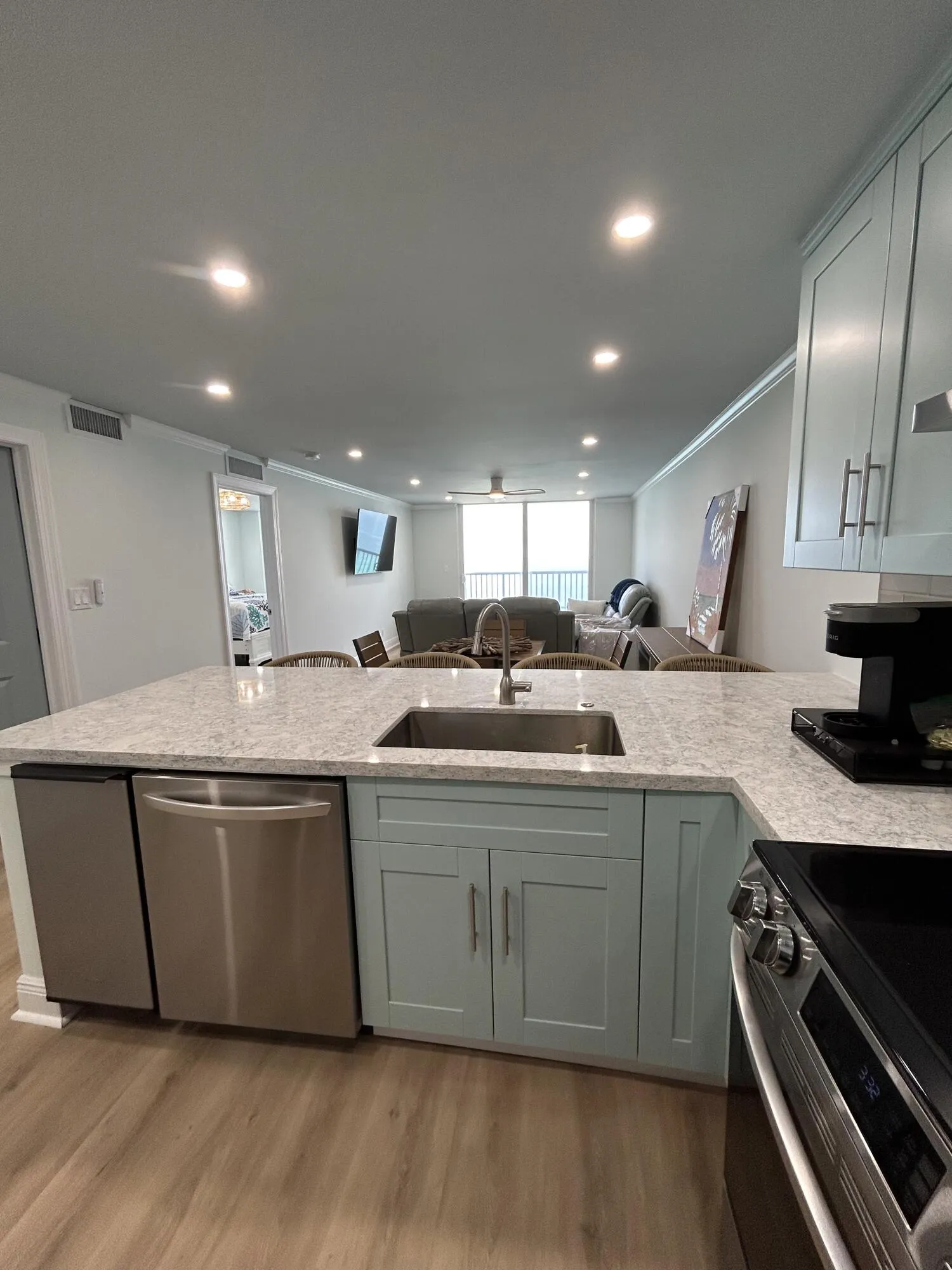 1105 Kitchen pic