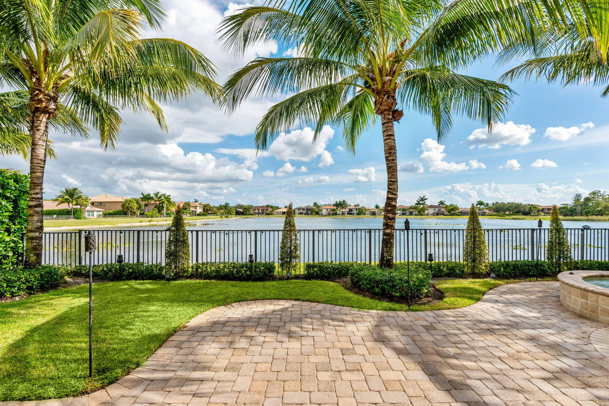 64-web-or-mls-A7403395