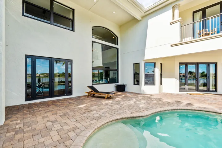 63-web-or-mls-A7403402
