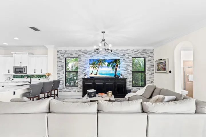 44-web-or-mls-A7403476
