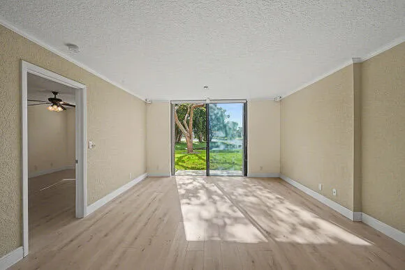 6 Living Area