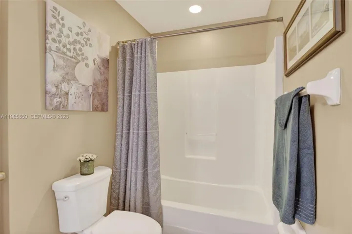 Guest bathroom shower/tub combo