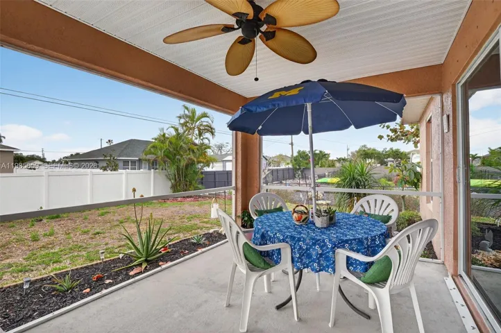 Enclosed back patio, triple sliders off living room