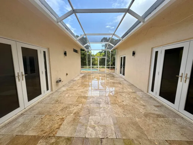 Large screened breezeway