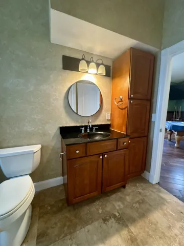 Gets Bathroom 2