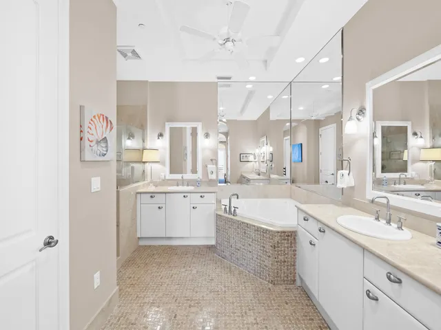 Primary Bath / Separate Tub