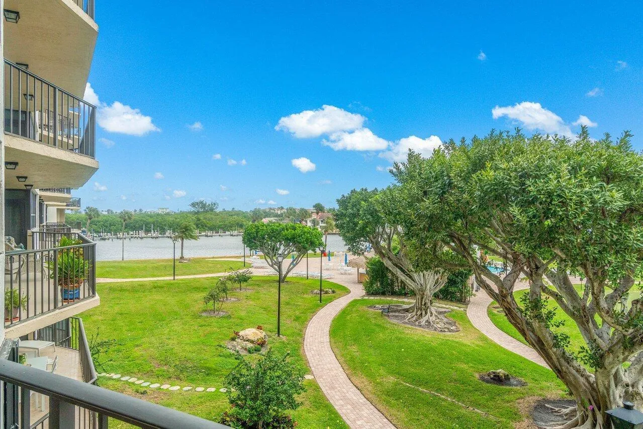 029-899JefferyStreet-BocaRaton-FL-33487-