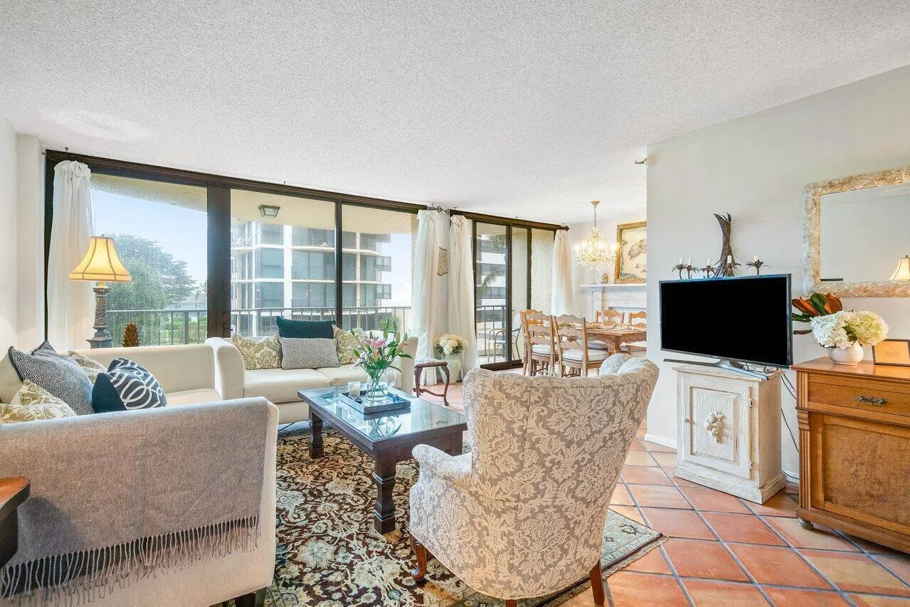 006-899JefferyStreet-BocaRaton-FL-33487-
