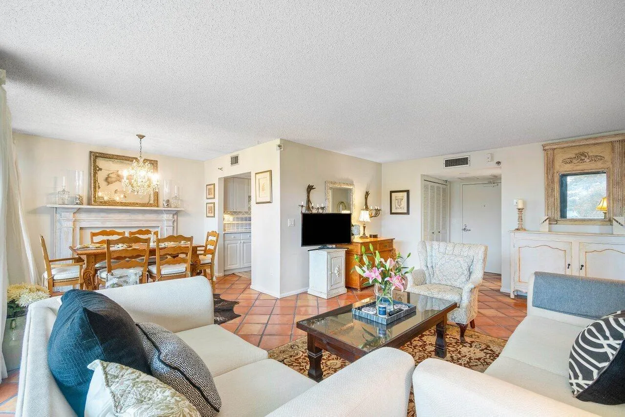 009-899JefferyStreet-BocaRaton-FL-33487-