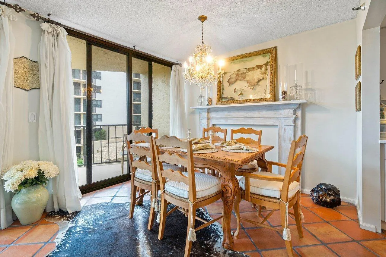 011-899JefferyStreet-BocaRaton-FL-33487-