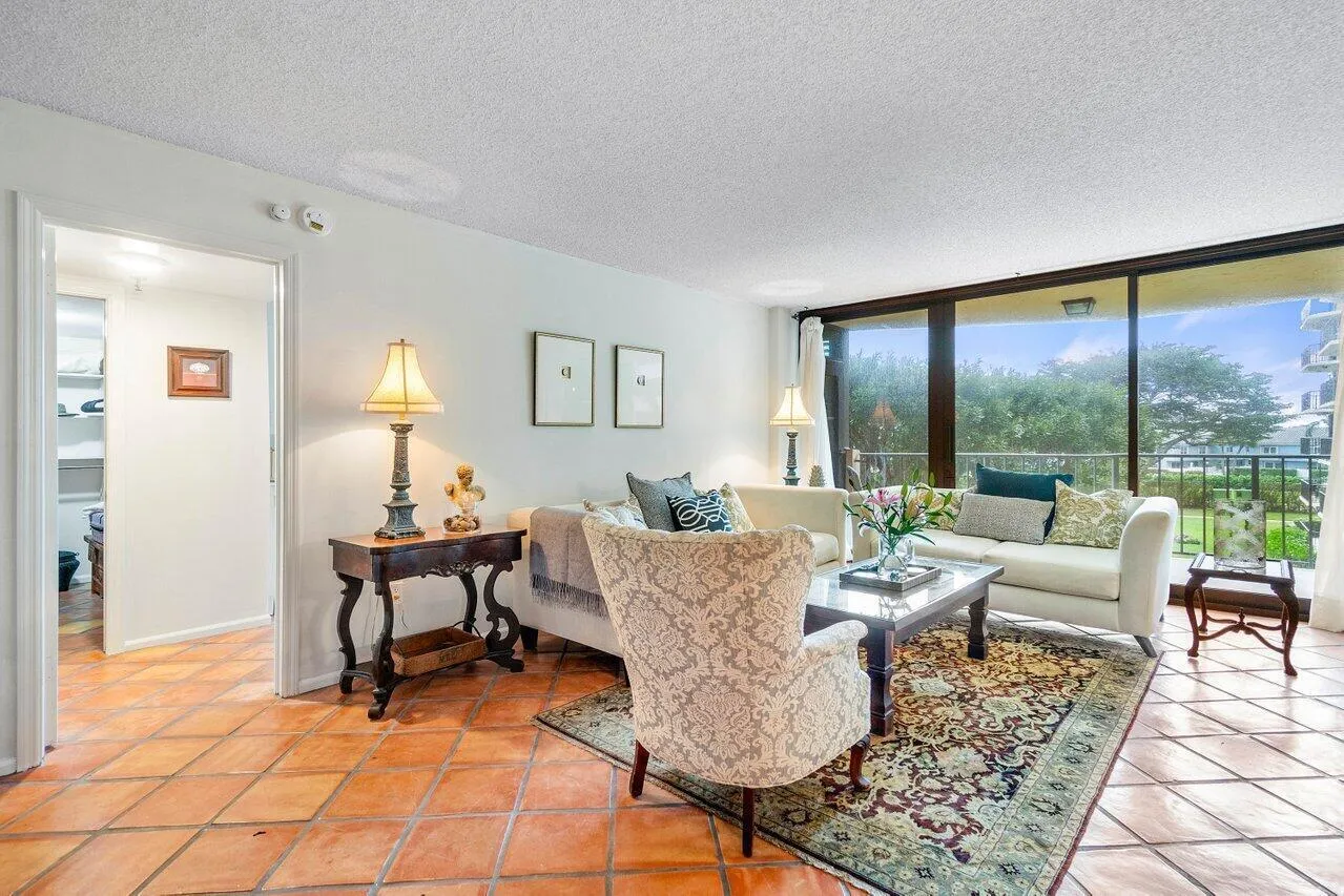 007-899JefferyStreet-BocaRaton-FL-33487-